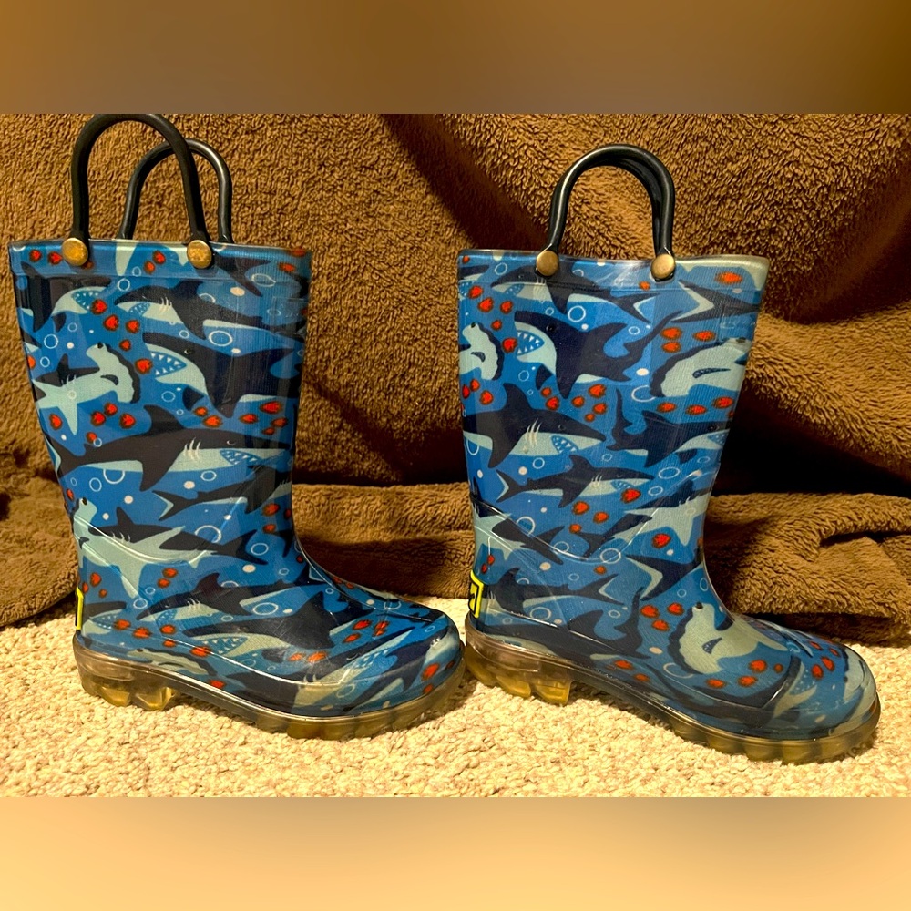 Light-up rain boots size 8